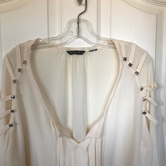 New York & Company. - Picture 6 of 6